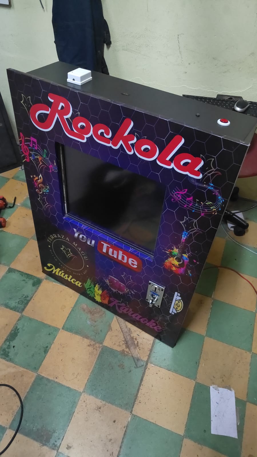 rockola pared con pantalla touch 19" rockola pared con pantalla touch 19"